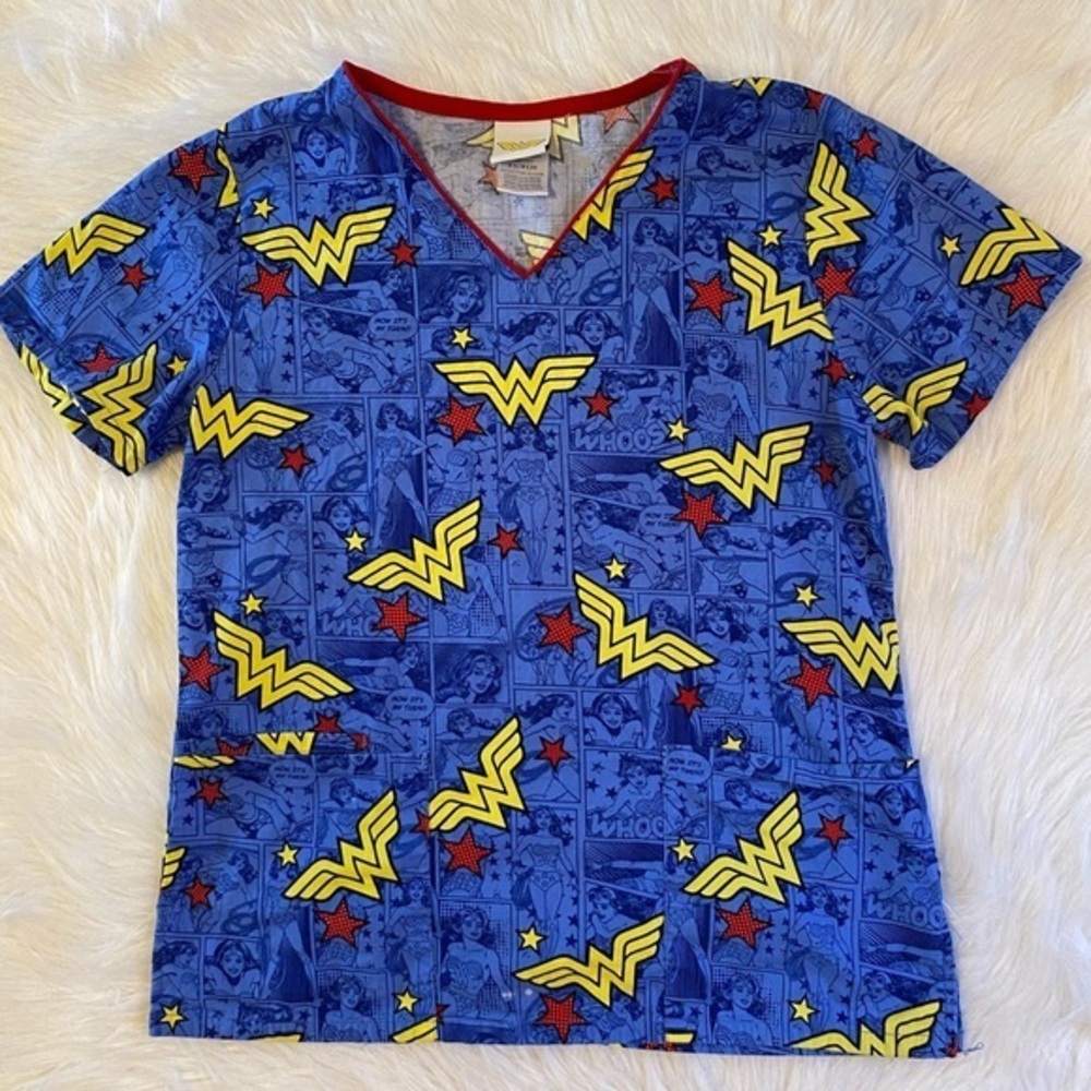 DC Comics Wonder Woman Women’s Size XS Scrub Top‎